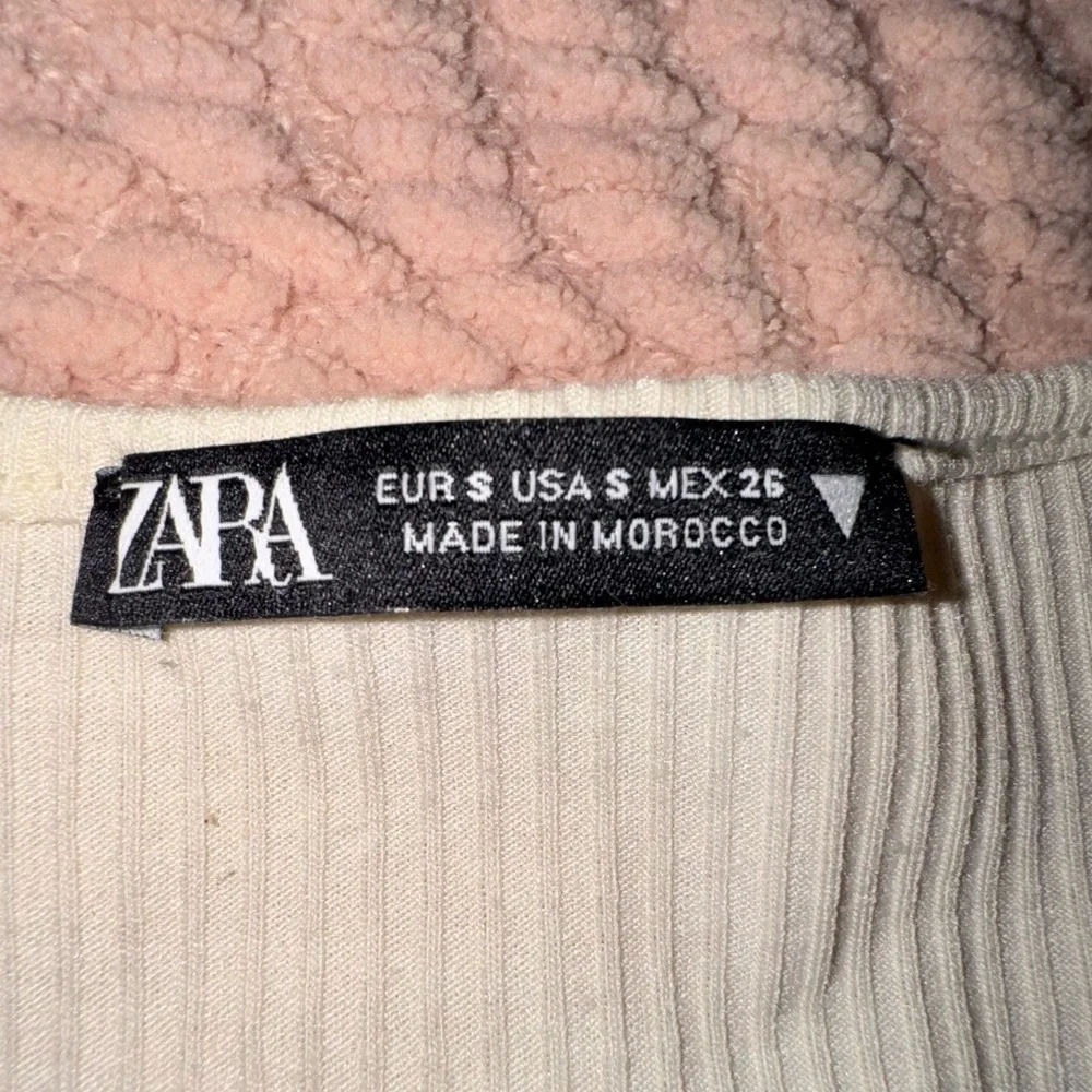 Zara beige/stone puff sleeve ribbed stretch tshirt size S